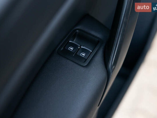 Серый Фольксваген Кадди, объемом двигателя 2 л и пробегом 231 тыс. км за 24800 $, фото 27 на Automoto.ua