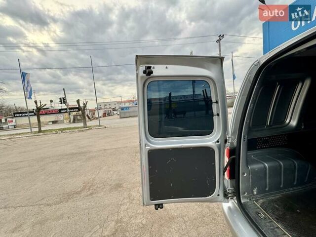 Серый Фольксваген Кадди, объемом двигателя 1.97 л и пробегом 230 тыс. км за 10800 $, фото 54 на Automoto.ua