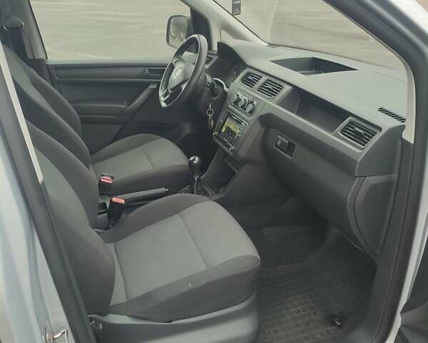 Серый Фольксваген Кадди, объемом двигателя 1.97 л и пробегом 276 тыс. км за 15000 $, фото 5 на Automoto.ua