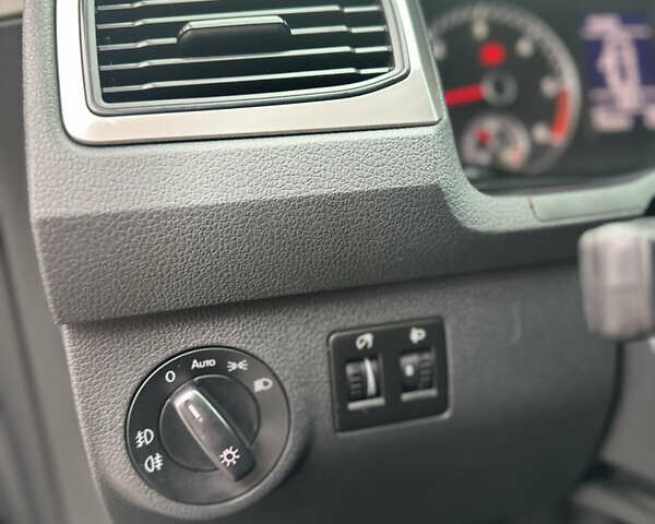 Серый Фольксваген Кадди, объемом двигателя 1.6 л и пробегом 176 тыс. км за 14700 $, фото 13 на Automoto.ua