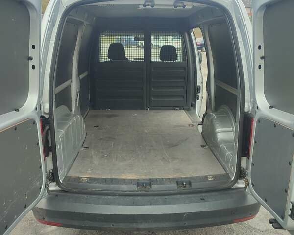 Серый Фольксваген Кадди, объемом двигателя 1.97 л и пробегом 276 тыс. км за 15000 $, фото 12 на Automoto.ua