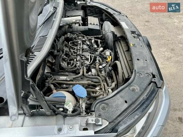 Серый Фольксваген Кадди, объемом двигателя 1.97 л и пробегом 230 тыс. км за 10800 $, фото 55 на Automoto.ua