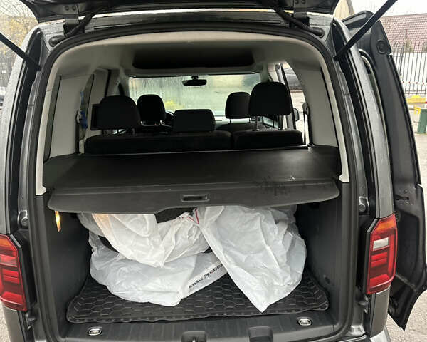 Серый Фольксваген Кадди, объемом двигателя 1.6 л и пробегом 176 тыс. км за 14700 $, фото 17 на Automoto.ua