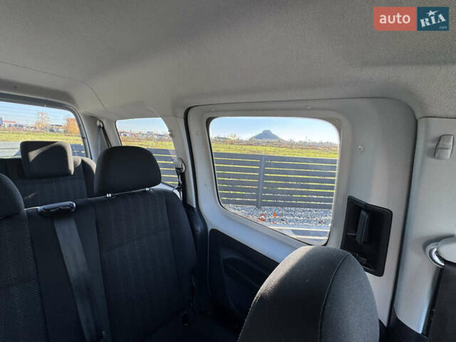 Серый Фольксваген Кадди, объемом двигателя 2 л и пробегом 274 тыс. км за 16300 $, фото 48 на Automoto.ua