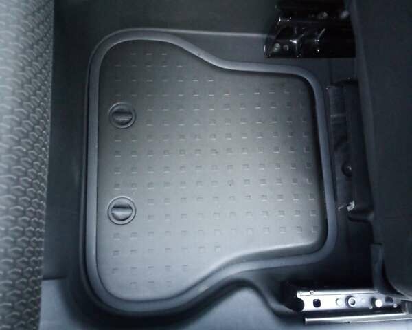 Серый Фольксваген Кадди, объемом двигателя 1.97 л и пробегом 271 тыс. км за 16500 $, фото 20 на Automoto.ua