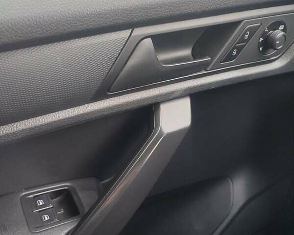 Серый Фольксваген Кадди, объемом двигателя 1.97 л и пробегом 276 тыс. км за 15000 $, фото 10 на Automoto.ua