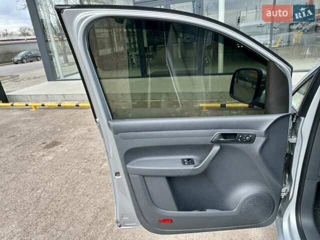 Серый Фольксваген Кадди, объемом двигателя 1.97 л и пробегом 230 тыс. км за 10800 $, фото 44 на Automoto.ua