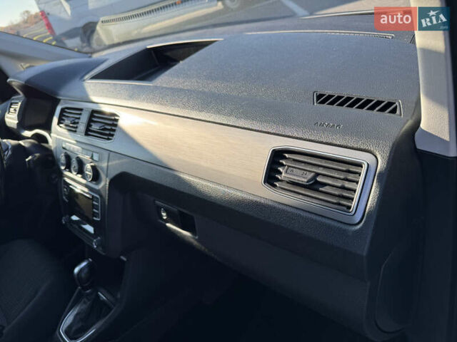 Серый Фольксваген Кадди, объемом двигателя 2 л и пробегом 274 тыс. км за 16300 $, фото 50 на Automoto.ua