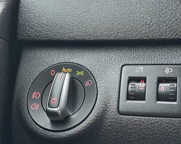 Сірий Фольксваген Кадді, об'ємом двигуна 2 л та пробігом 227 тис. км за 16450 $, фото 53 на Automoto.ua