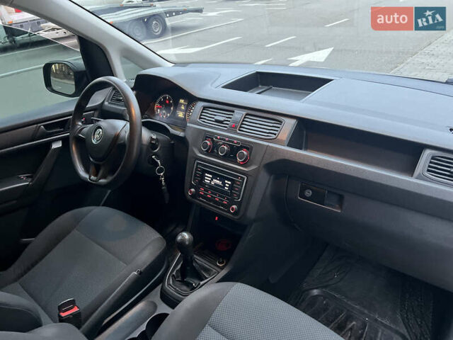 Серый Фольксваген Кадди, объемом двигателя 1.6 л и пробегом 209 тыс. км за 11200 $, фото 12 на Automoto.ua