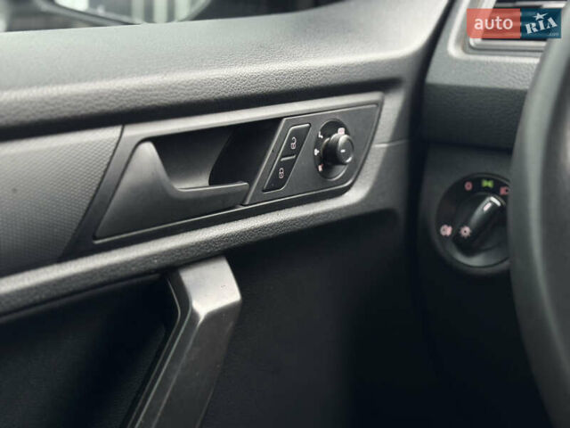 Серый Фольксваген Кадди, объемом двигателя 1.6 л и пробегом 209 тыс. км за 12400 $, фото 8 на Automoto.ua