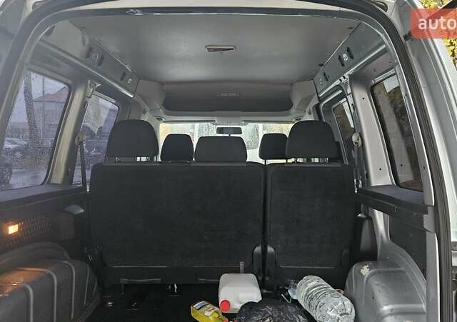 Серый Фольксваген Кадди, объемом двигателя 2 л и пробегом 264 тыс. км за 12900 $, фото 11 на Automoto.ua