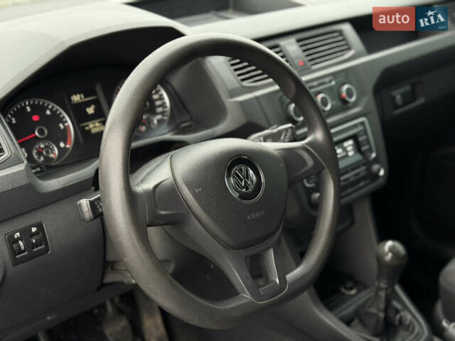 Серый Фольксваген Кадди, объемом двигателя 1.6 л и пробегом 209 тыс. км за 12400 $, фото 9 на Automoto.ua
