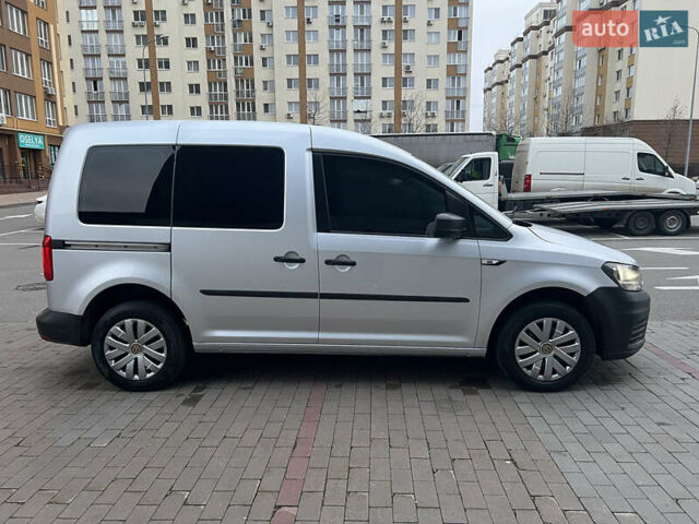 Серый Фольксваген Кадди, объемом двигателя 1.6 л и пробегом 209 тыс. км за 11200 $, фото 1 на Automoto.ua