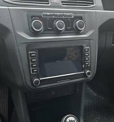 Серый Фольксваген Кадди, объемом двигателя 2 л и пробегом 264 тыс. км за 12900 $, фото 9 на Automoto.ua