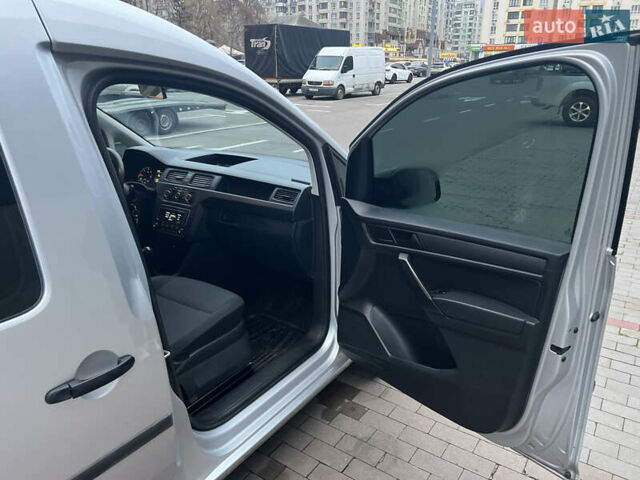 Серый Фольксваген Кадди, объемом двигателя 1.6 л и пробегом 209 тыс. км за 11200 $, фото 11 на Automoto.ua