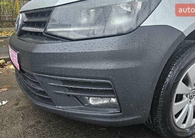 Серый Фольксваген Кадди, объемом двигателя 2 л и пробегом 264 тыс. км за 12900 $, фото 4 на Automoto.ua