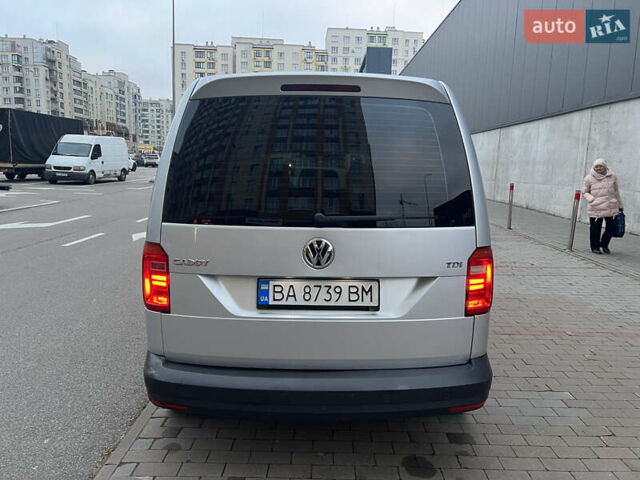 Серый Фольксваген Кадди, объемом двигателя 1.6 л и пробегом 209 тыс. км за 11200 $, фото 3 на Automoto.ua