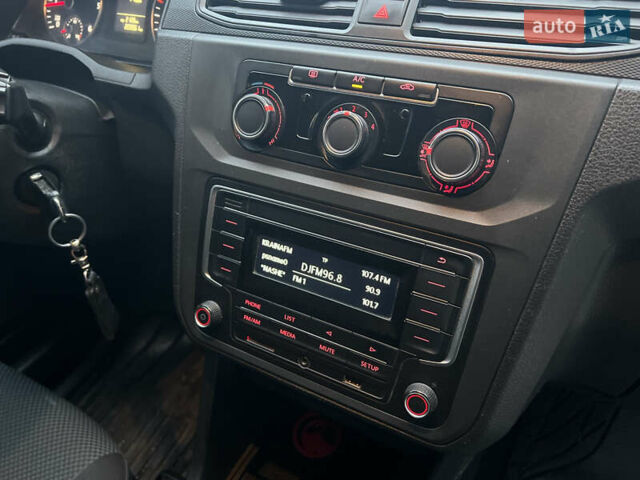 Серый Фольксваген Кадди, объемом двигателя 1.6 л и пробегом 209 тыс. км за 11200 $, фото 15 на Automoto.ua