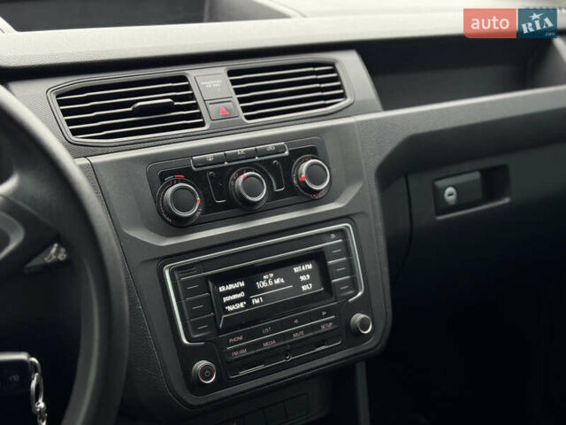 Серый Фольксваген Кадди, объемом двигателя 1.6 л и пробегом 209 тыс. км за 12400 $, фото 11 на Automoto.ua