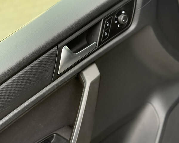 Серый Фольксваген Кадди, объемом двигателя 2 л и пробегом 187 тыс. км за 17900 $, фото 43 на Automoto.ua