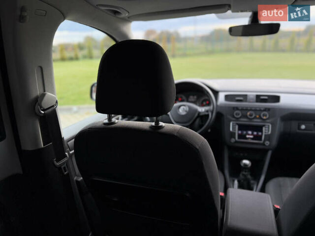 Серый Фольксваген Кадди, объемом двигателя 2 л и пробегом 187 тыс. км за 17900 $, фото 76 на Automoto.ua