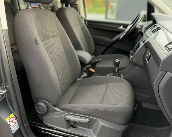 Серый Фольксваген Кадди, объемом двигателя 2 л и пробегом 187 тыс. км за 17900 $, фото 60 на Automoto.ua