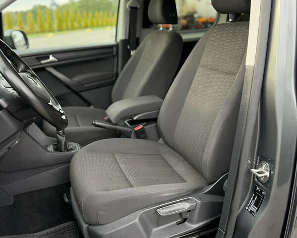 Серый Фольксваген Кадди, объемом двигателя 2 л и пробегом 187 тыс. км за 17900 $, фото 50 на Automoto.ua