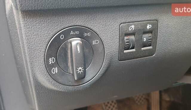 Серый Фольксваген Кадди, объемом двигателя 1.97 л и пробегом 130 тыс. км за 18500 $, фото 32 на Automoto.ua