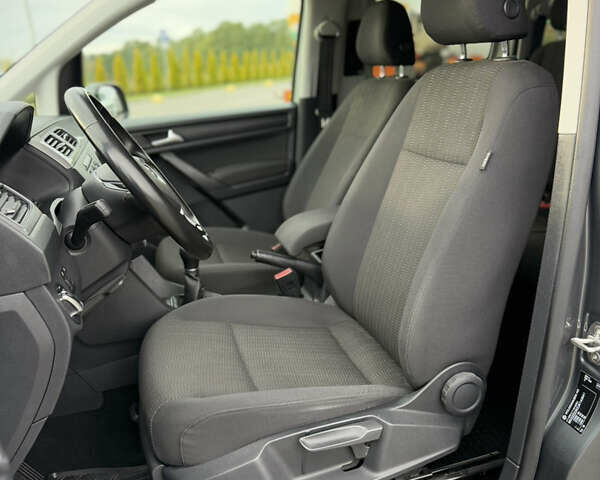 Серый Фольксваген Кадди, объемом двигателя 2 л и пробегом 187 тыс. км за 17900 $, фото 52 на Automoto.ua