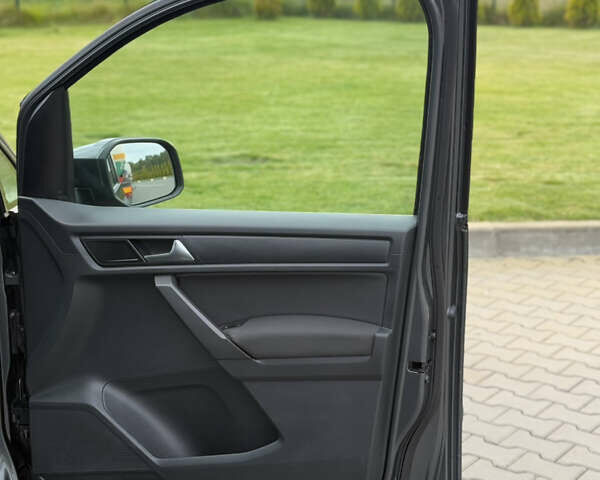 Серый Фольксваген Кадди, объемом двигателя 2 л и пробегом 187 тыс. км за 17900 $, фото 54 на Automoto.ua