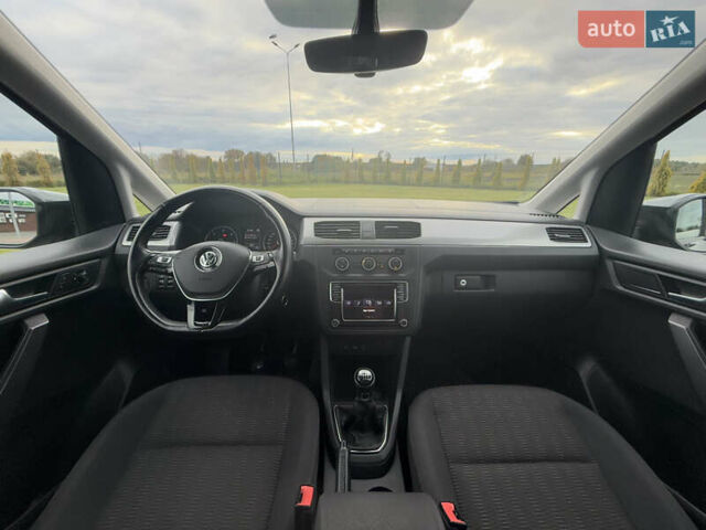 Серый Фольксваген Кадди, объемом двигателя 2 л и пробегом 187 тыс. км за 17900 $, фото 82 на Automoto.ua