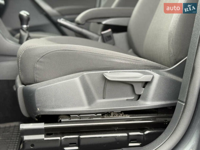 Серый Фольксваген Кадди, объемом двигателя 2 л и пробегом 187 тыс. км за 17900 $, фото 45 на Automoto.ua