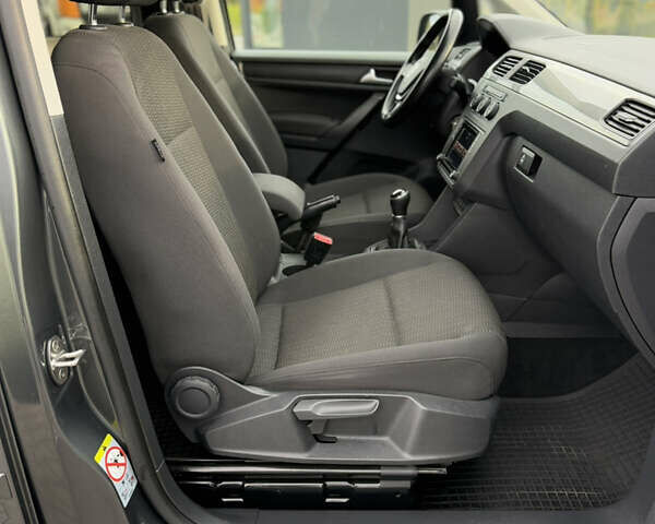 Серый Фольксваген Кадди, объемом двигателя 2 л и пробегом 187 тыс. км за 17900 $, фото 59 на Automoto.ua