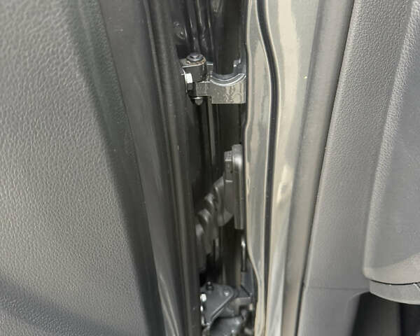 Серый Фольксваген Кадди, объемом двигателя 2 л и пробегом 187 тыс. км за 17900 $, фото 85 на Automoto.ua