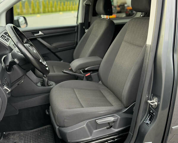 Серый Фольксваген Кадди, объемом двигателя 2 л и пробегом 187 тыс. км за 17900 $, фото 49 на Automoto.ua