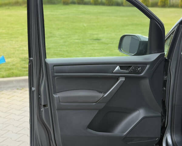 Серый Фольксваген Кадди, объемом двигателя 2 л и пробегом 187 тыс. км за 17900 $, фото 42 на Automoto.ua