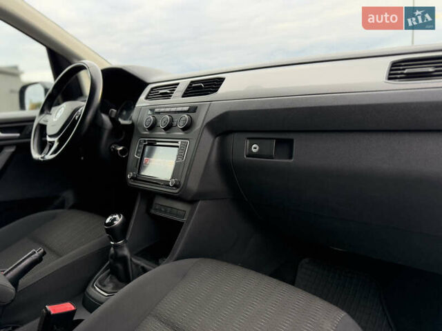 Серый Фольксваген Кадди, объемом двигателя 2 л и пробегом 187 тыс. км за 17900 $, фото 61 на Automoto.ua