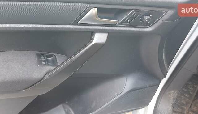 Серый Фольксваген Кадди, объемом двигателя 1.97 л и пробегом 130 тыс. км за 18500 $, фото 23 на Automoto.ua