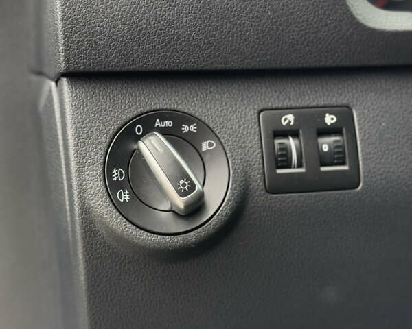 Серый Фольксваген Кадди, объемом двигателя 2 л и пробегом 187 тыс. км за 17900 $, фото 48 на Automoto.ua