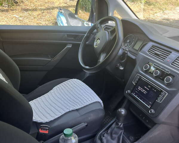 Серый Фольксваген Кадди, объемом двигателя 1.97 л и пробегом 243 тыс. км за 14000 $, фото 25 на Automoto.ua