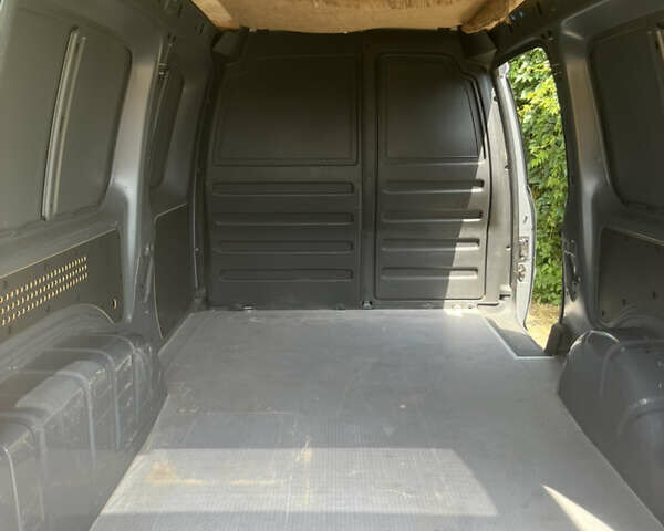 Серый Фольксваген Кадди, объемом двигателя 1.97 л и пробегом 243 тыс. км за 14000 $, фото 22 на Automoto.ua