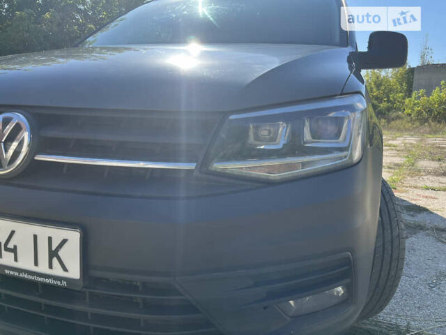 Серый Фольксваген Кадди, объемом двигателя 1.97 л и пробегом 243 тыс. км за 14000 $, фото 5 на Automoto.ua