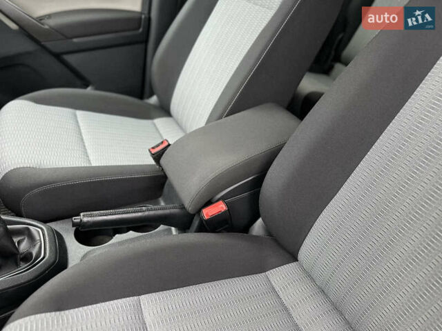 Серый Фольксваген Кадди, объемом двигателя 2 л и пробегом 180 тыс. км за 19950 $, фото 76 на Automoto.ua