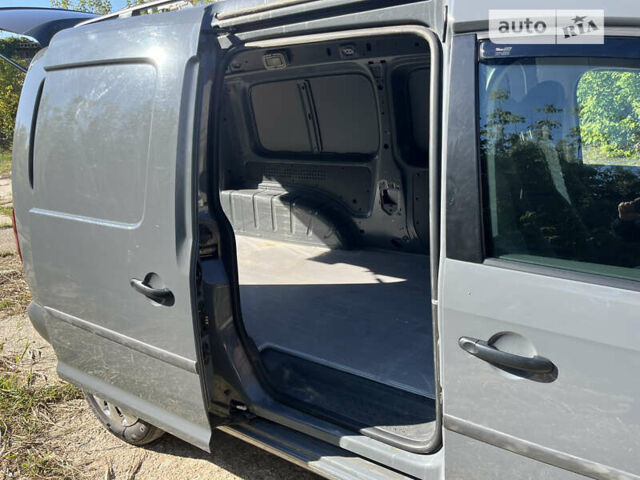 Серый Фольксваген Кадди, объемом двигателя 1.97 л и пробегом 243 тыс. км за 14000 $, фото 7 на Automoto.ua