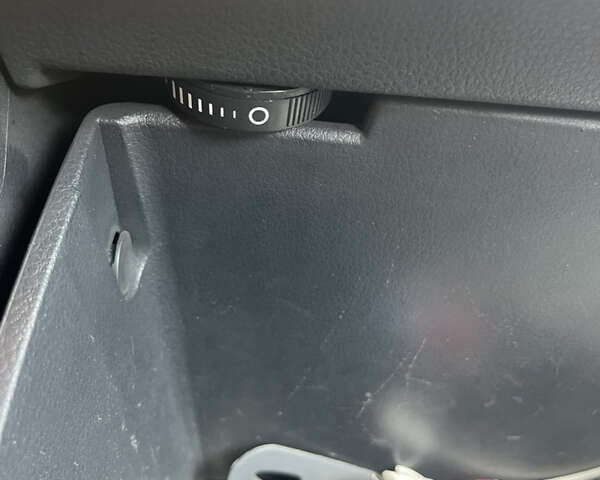 Серый Фольксваген Кадди, объемом двигателя 1.97 л и пробегом 243 тыс. км за 14000 $, фото 24 на Automoto.ua