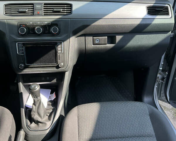 Серый Фольксваген Кадди, объемом двигателя 1.97 л и пробегом 283 тыс. км за 21000 $, фото 14 на Automoto.ua