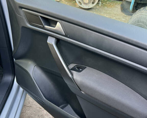 Серый Фольксваген Кадди, объемом двигателя 1.97 л и пробегом 283 тыс. км за 21000 $, фото 18 на Automoto.ua