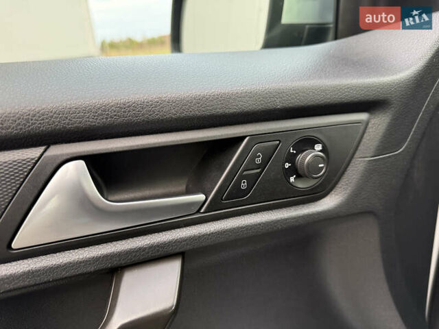 Серый Фольксваген Кадди, объемом двигателя 1.97 л и пробегом 221 тыс. км за 21000 $, фото 19 на Automoto.ua