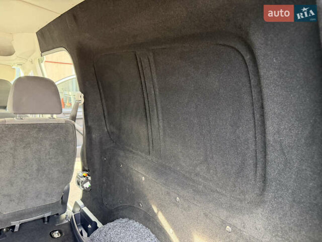 Серый Фольксваген Кадди, объемом двигателя 1.97 л и пробегом 220 тыс. км за 19400 $, фото 24 на Automoto.ua